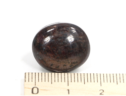 Корунд красный (рубин) с иризацией, галтовка, Индия (18*15*15 мм, 9,7 г) №27558