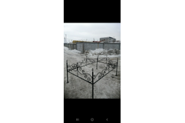 Ограда №14;
Высота полотна - 40 см;
Каркас - труба 20*20/столбы 25*25;
Рисунок - пруток 12 мм;
Цена - 2050 (с лаком+150) р. за п.м.