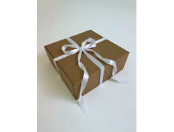 Большая подарочная коробка GILEV 37х37х14см с белой лентой и наполнителем крафт