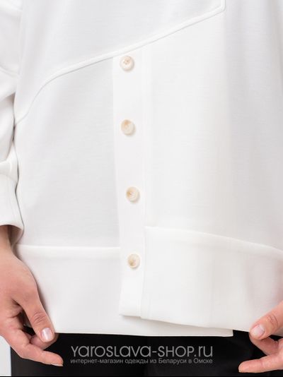 Женский 2-ух предметный комплект, состоящий из белого джемпера и черных брюк 62