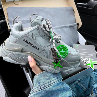 Кроссовки Balenciaga Triple S серые с надписями в Казани