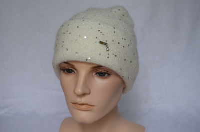 итальянская вязаная шапка с отворотом и пайетками фото