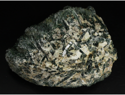 Актинолит в белом тальке, необработанный, дикий образец, Россия, Северный Кавказ, КЧР (105*87*58 мм, 791 г) №37777