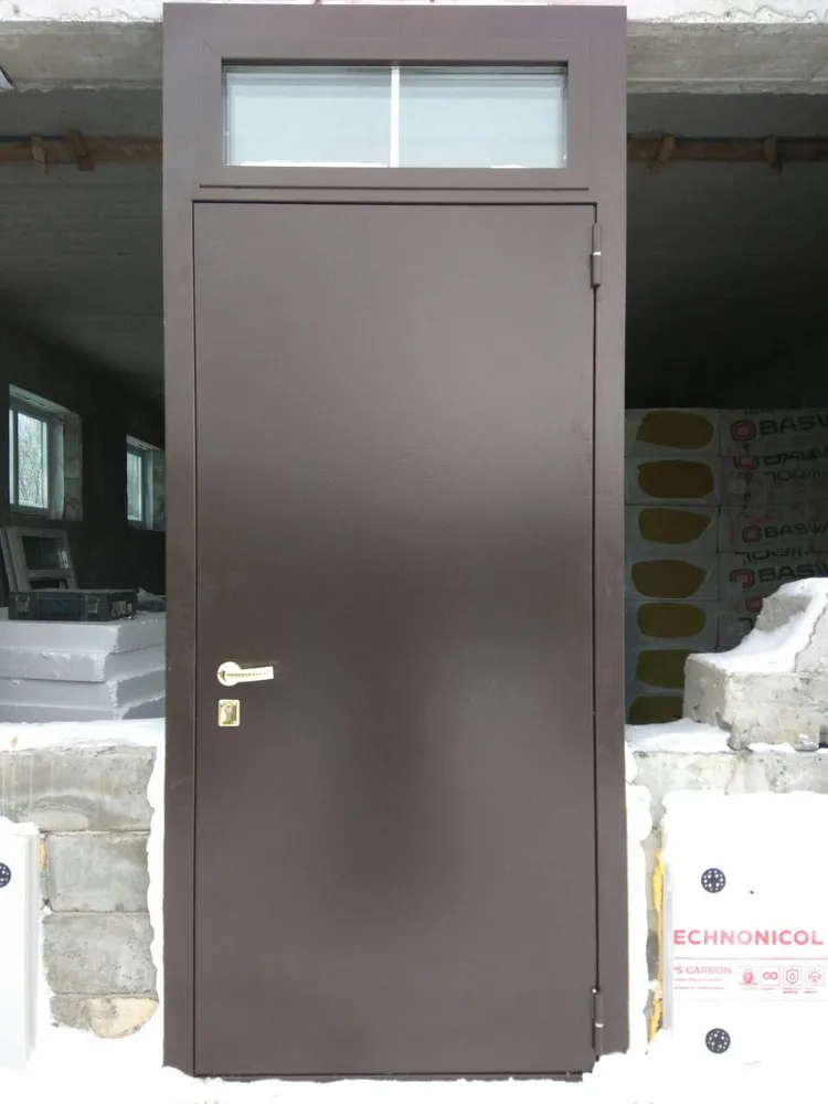 Дверь металлическая Металл/Металл, Вставка сверху со стеклопакетом.