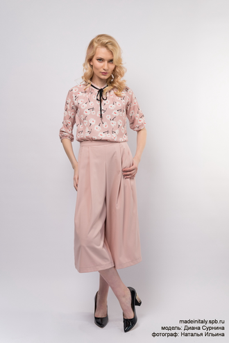 Блуза  розовая с цветами