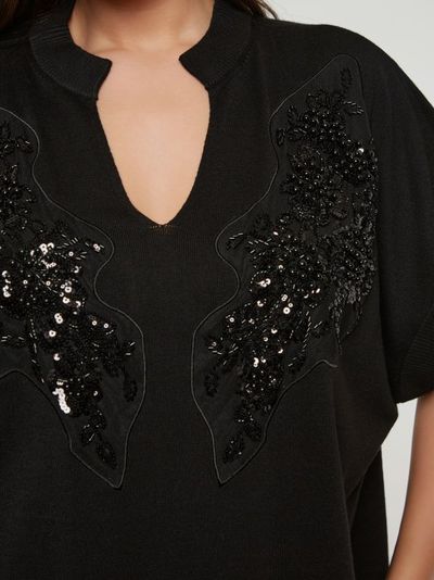 Джемпер с модной вышивкой пайетками