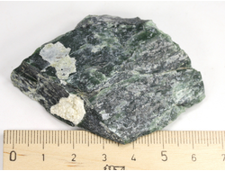 Серпентин, необработанный, дикий образец, Россия, КЧР, Урупский район (67*49*14 мм, 48 г) №37601