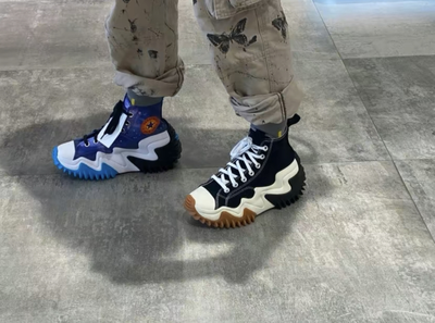 Кеды Converse Run Star Motion x Space Jam 172488C на ногах фото