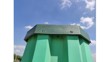 Горловина закручена на 4 антивандальных болта