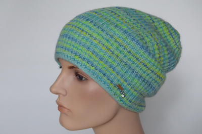 zelenaya-raznotsvetnaya-shapka-vyazanaya-vizio-italiya-6914-cl