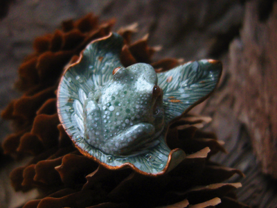 "Аларлимбская лягушка", эльфийская брошь в стиле фэнтезийного арт-нуво