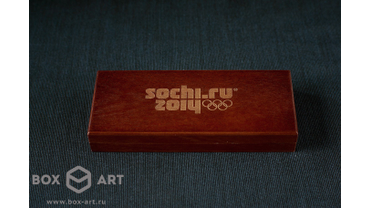 6096 Нанесение гравировки на лакированных футлярах.
 