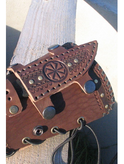 Наручи с ножом.