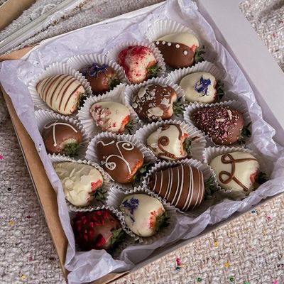 Коробка с клубникой в натуральном шоколаде