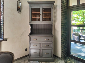 Буфет узкий с верхней надстройкой и 5 ящиками.