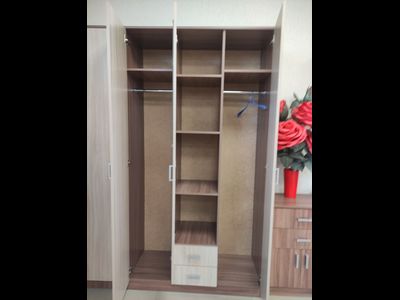 Шкаф распашной  3-х дверный "Тополь" с зеркалом  1200 мм (Бр)