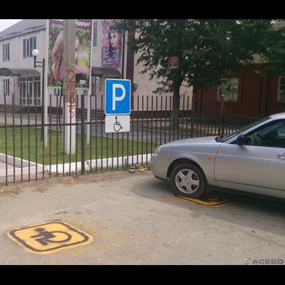 Знак "Парковка для инвалидов" (2 знака в комплекте и крепеж к ним, по ГОСТ 6.4 и 8.17, хомут универсальный диаметр 40-90мм)