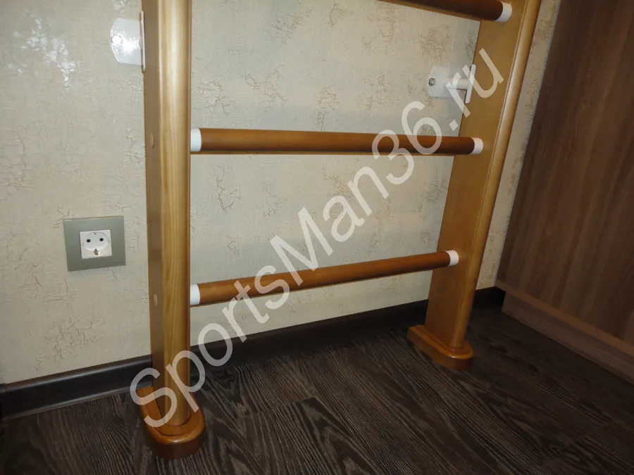 СПОРТИВНЫЙ КОМПЛЕКС KARUSSELL ADLER Цвет дерева: антик, цвет металла белый.