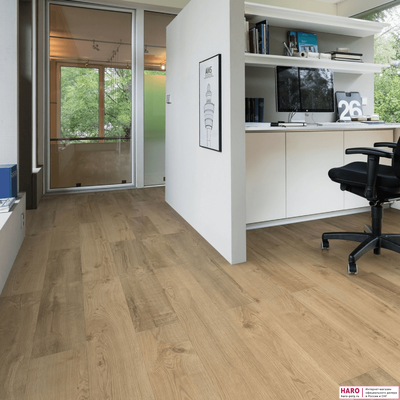 Пробковые полы Haro Дуб Портлэнд Инвизибл 537263 в интерьере комнаты