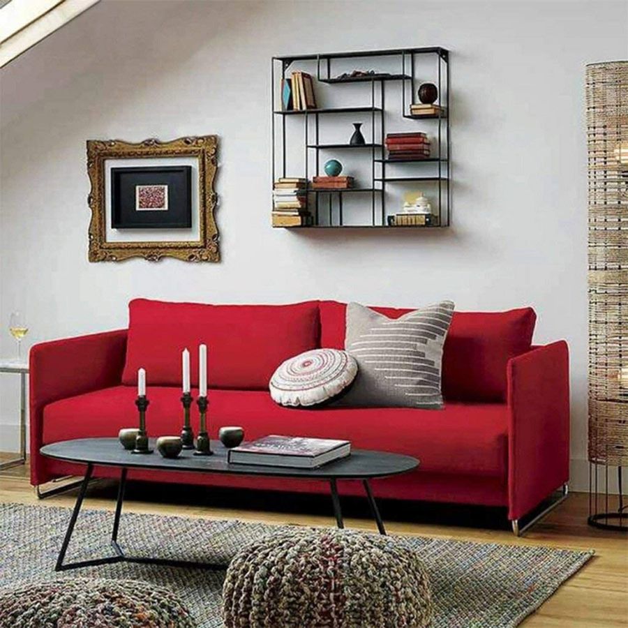 Гостиная с красным диваном интерьер