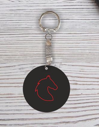 Брелок с гравировкой черно-красный талисман лошадь №150