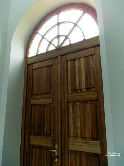 Двери из массива