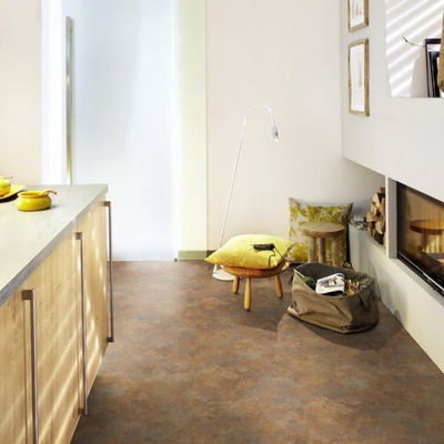 Виниловый пол Wineo 800 Stone Copper Slate DB00091 в интерьере кухни