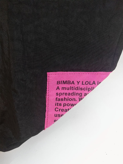 (АРТИКУЛ: 9850/2) СУМКА БОЛЬШАЯ, ТЕКСТИЛЬ, ЧЕРНАЯ С РОЗОВОЙ АППЛИКАЦИЕЙ, С РУЧКАМИ ЧЕРЕЗ ПЛЕЧО