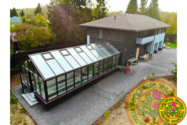 Пристроенная к дому круглогодичная теплица с полной автоматизацией размером 11х5м.