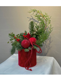 Композиция "Яблоки на снегу"