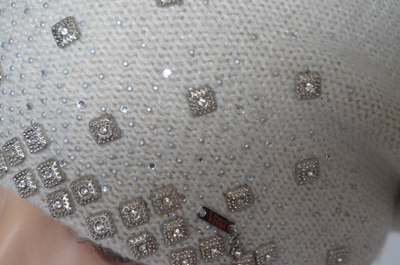 Модные украшения женского вязаного берета