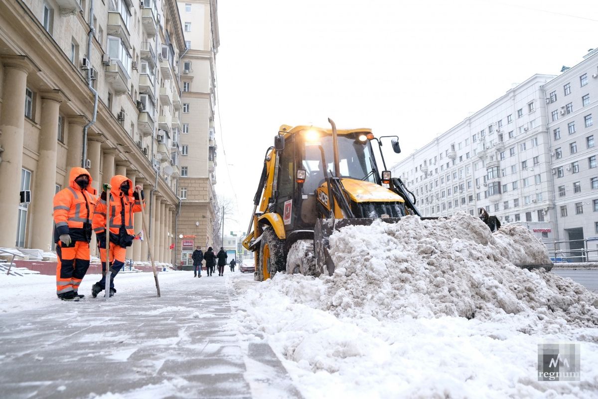 сугробы в москве