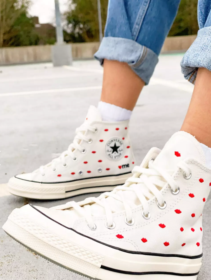 Белые высокие Кеды Converse Chuck 70 Embroidered Lips white A01601C