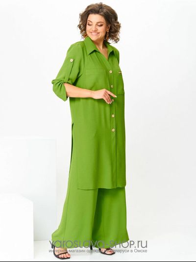 Брючный костюм яркого салатового цвета