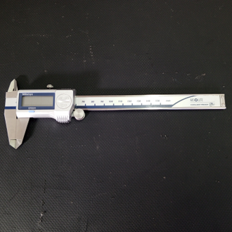 Штангенциркуль 150 мм 0.01 электронный  Digital ABS CoolantProof IP67 Mitutoyo 500-702-20