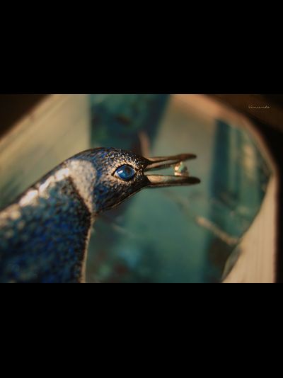 "Пингвин Мерилии", необычная брошь с натуральным морганитом