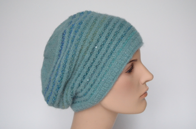 Вязаный берет бирюзового цвета для женщин
