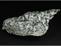 Актинолит в белом тальке, необработанный, дикий образец, Россия, Северный Кавказ, КЧР (165*68*58 мм, 615 г) №37776