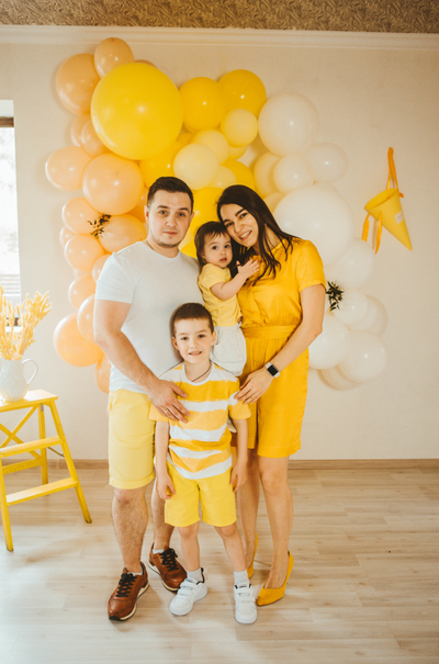 Оформление дня рождения в бело-жёлтых оттенках № 1468