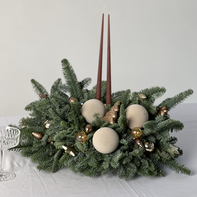 Композиция из нобилиса со свечами на стол