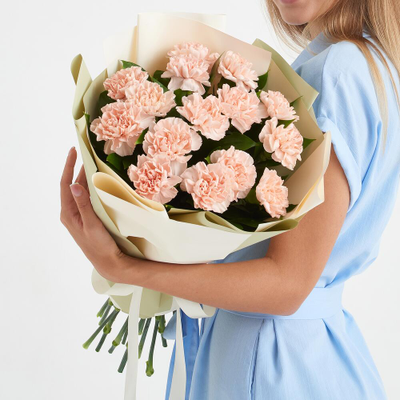 15 кремовых диантусов