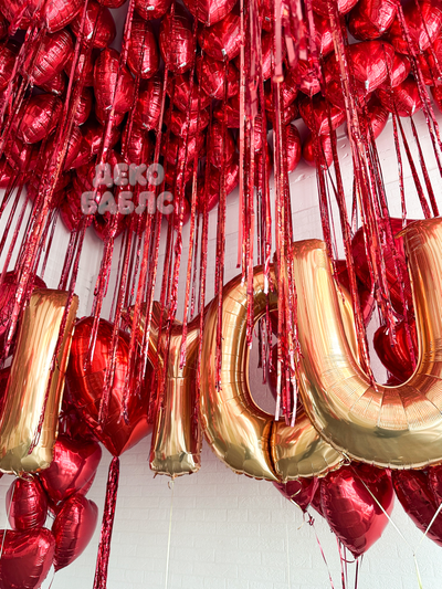 Стена из множества красных гелиевых сердец с золотыми буквами I Love You Троицк Новая Москва