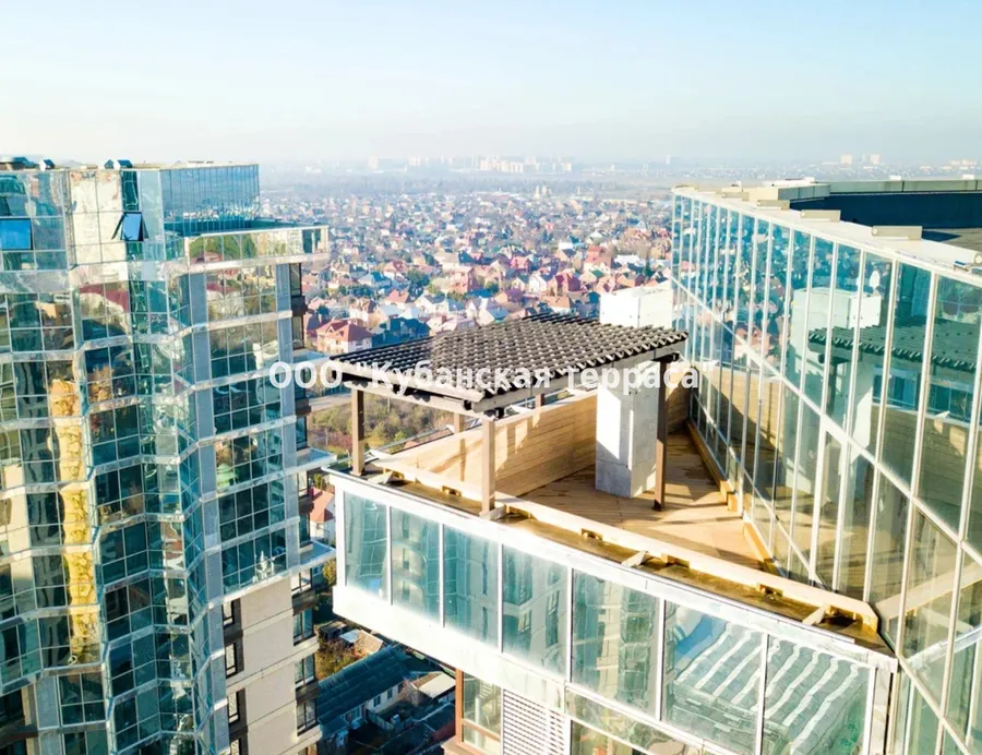 Деревянная пергола на 25 этаже