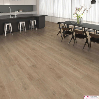 Декор ламината Haro Tritty 200 Aqua Дуб Венето Кремовый 541560 в интерьере гостиной