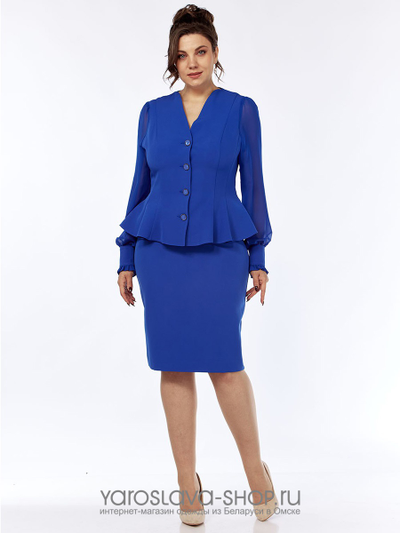 Стильный юбочный костюм с баской синего цвета с шифоновыми рукавами