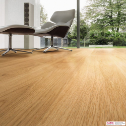 Декор паркетной доски Haro Дуб Маркант 1-пол, лак 524558 в интерьере гостиной