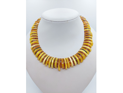 Колье камнерезное из янтаря 1