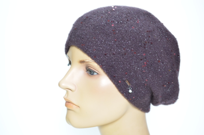 Женский берет сливового цвета