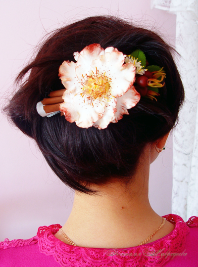 Комплект "Шиповник и корица". Цветы из полимерной глины.