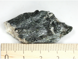 Актинолит, Россия, Северный Кавказ, КЧР, река Большой Блыб (42*22*13 мм, 14 г) №29616